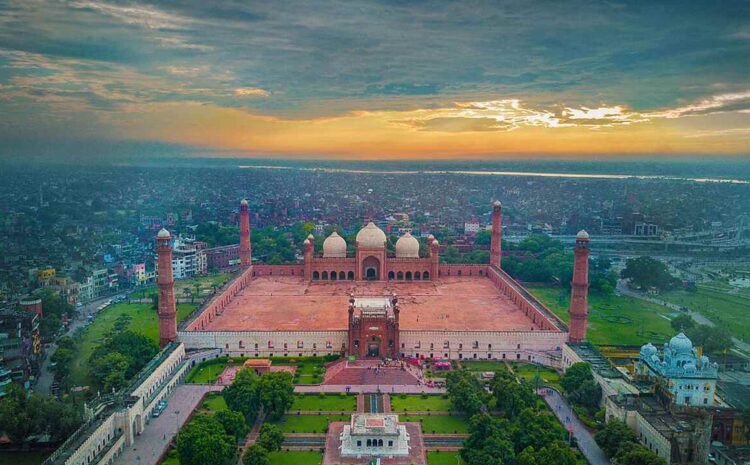  13 Famous Places in Lahore for History & Fun-Loving Persons